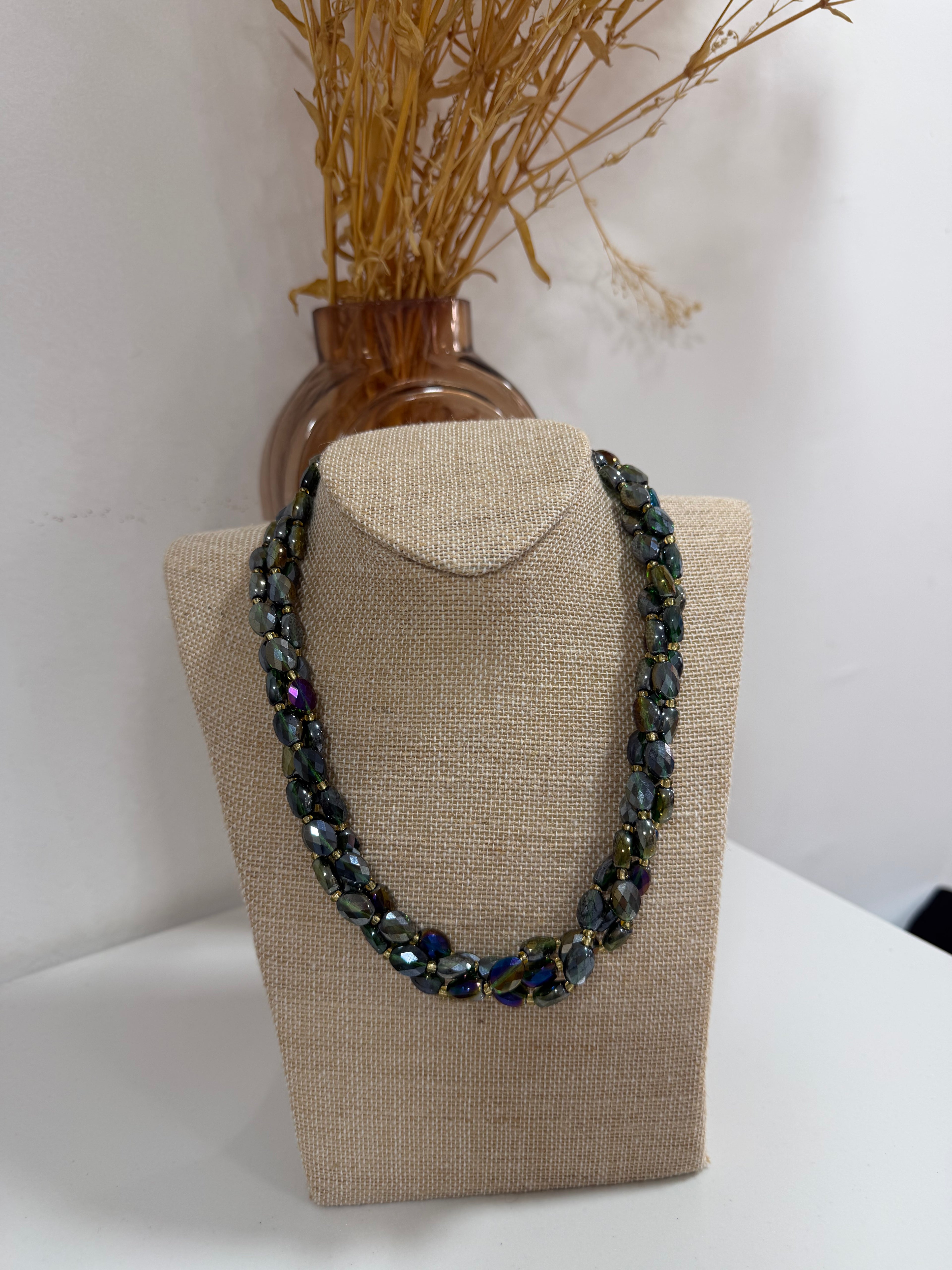 Collier vert algue roulé perle de sawak